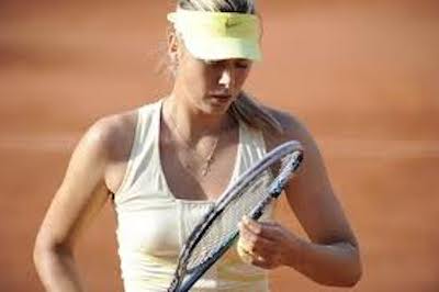 photos d'une joueuse de tennis et en concentration entre deux point lors d'un match de tennis 