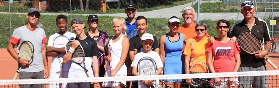 Les coaches des stages de tennis pour adultes dans le Val d'Allos et leurs êlèves
