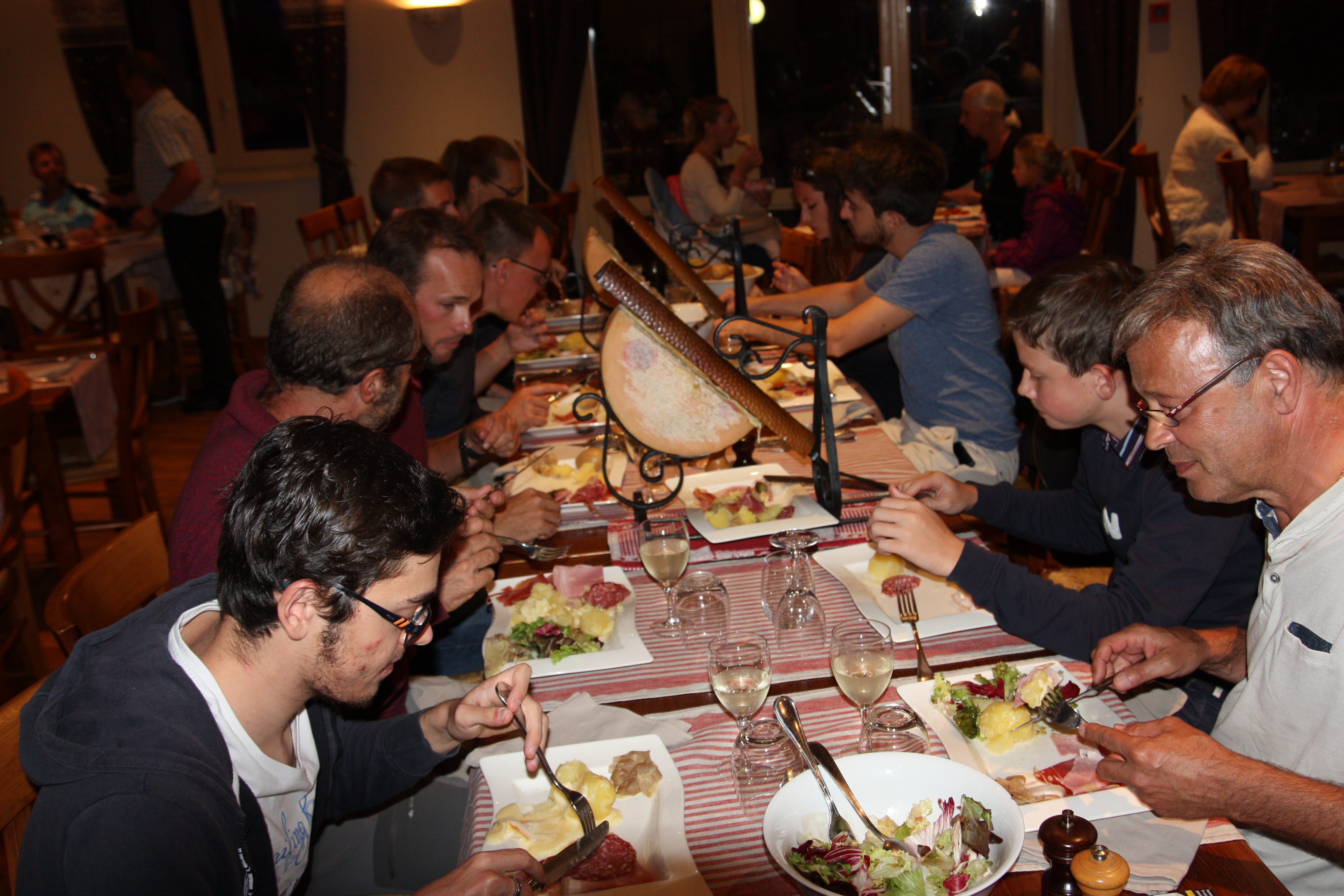 Soirée raclette apres la soirée de présentation sur le mental des joueurs et joueuses de tennis lors du stage de tennis adultes