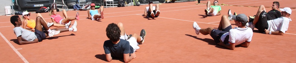 stagiaires de tennis adultes des stages de tennis pour adultes dans le Val d'allos lors de l'entraînement physique
