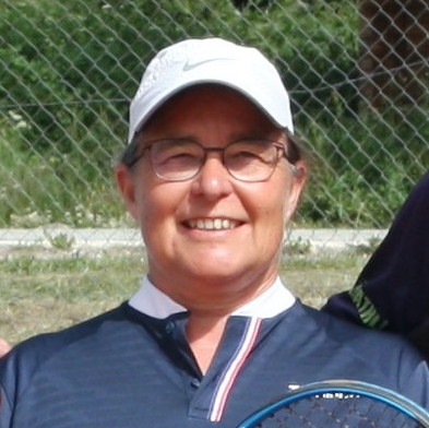 photo de Isabelle joueuse de tennis dans le cadre des stages de tenis du Val d'Allos tennis camp