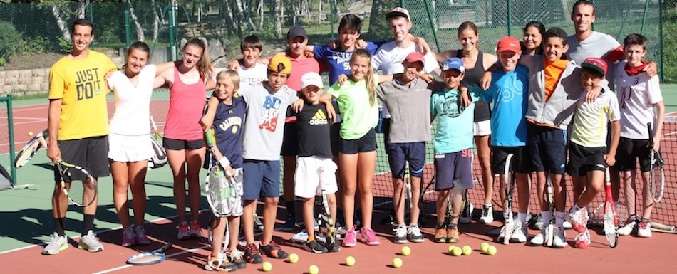 stagiaires de tennis enfants des stages de tennis pour jeunes dans le Val d'allos