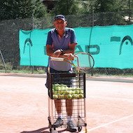 Thierry Lamarre le professeur de tennis qui dirige le centre stage de tennis pour adultes et stage de tennis pour enfants du Val d'Allos